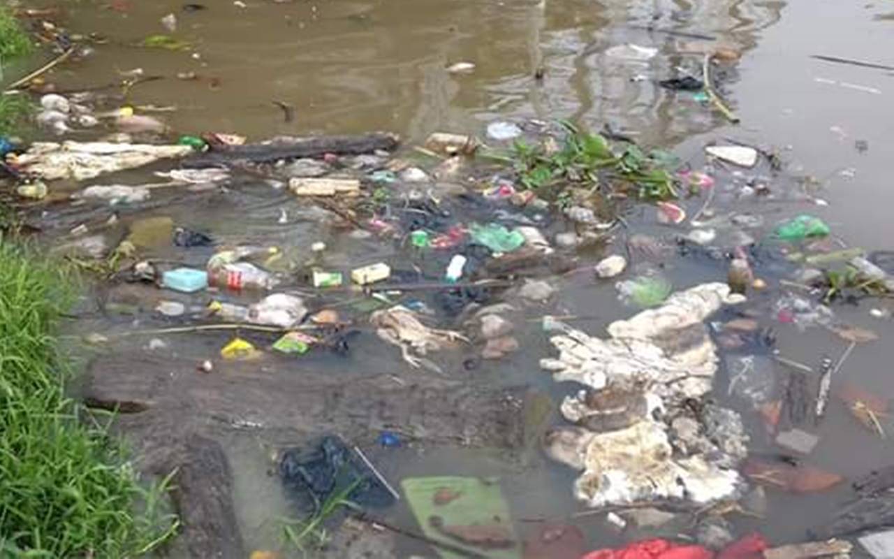 Pemkot Surabaya Tak Segan Viralkan Warga yang Masih Buang Sampah Sembarangan