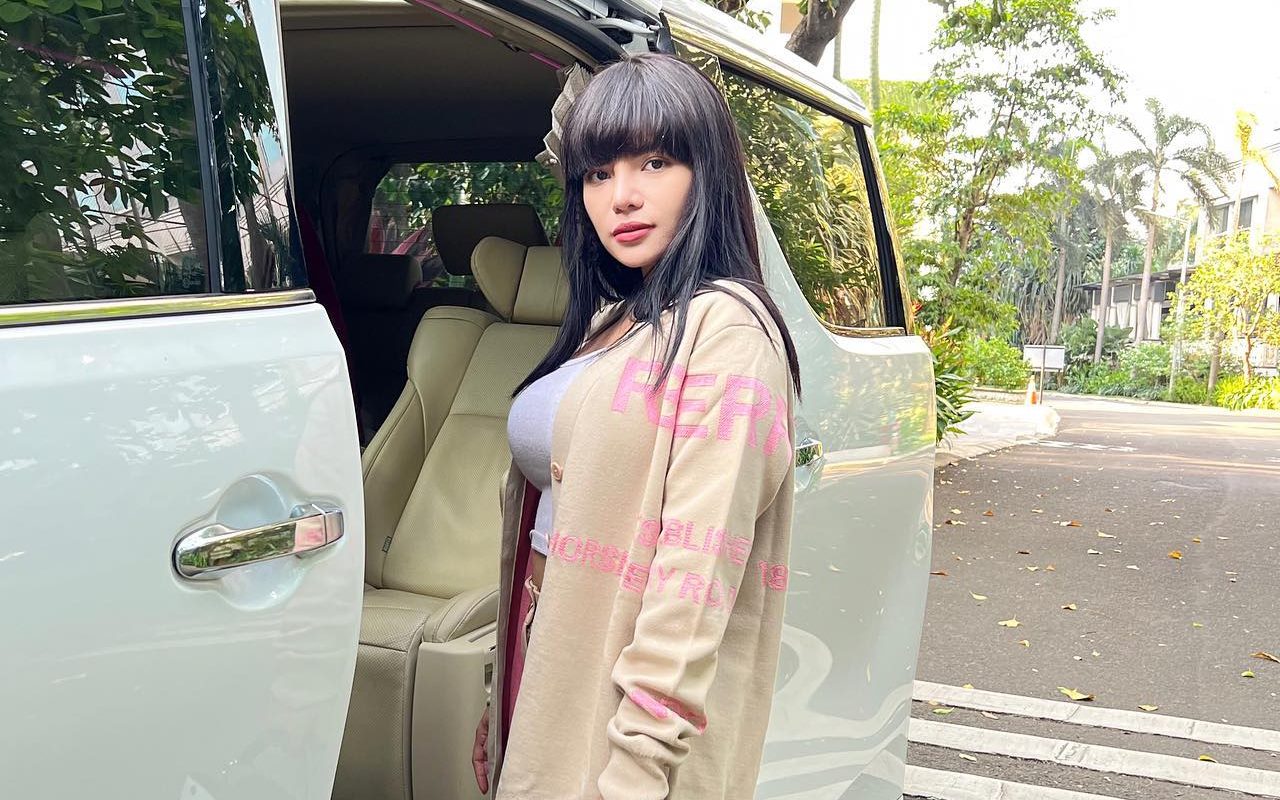 Penampilan Dinar Candy Rayakan HUT RI ke-77 Bikin Salfok, Terlalu Seksi?
