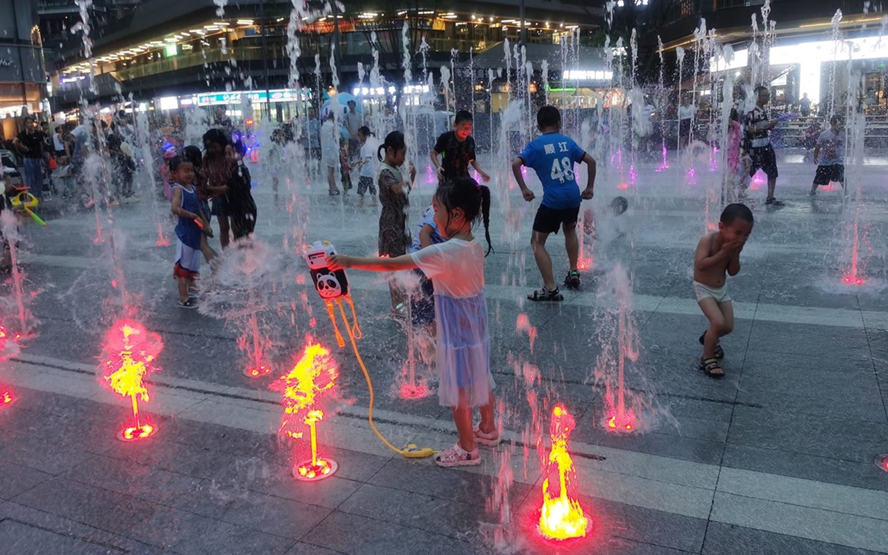 Gelombang Panas Pengaruhi Pasokan Energi, Kota Tiongkok Ini Redupkan Lampu di Stasiun Hingga Mal
