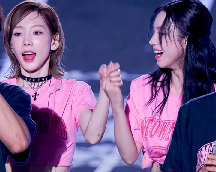 Karina aespa Tunjukkan Ia Fangirl Sejati Saat Lakukan Ini ke Tae Yeon SNSD di \'SMTOWN\' Karina aespa Tunjukkan Ia Fangirl Sejati Saat Lakukan Ini ke Tae Yeon SNSD di \'SMTOWN\' Karina aespa Tunjukkan Ia Fangirl Sejati Saat Lakukan Ini ke Tae Yeon SNSD di \'SMTOWN\'