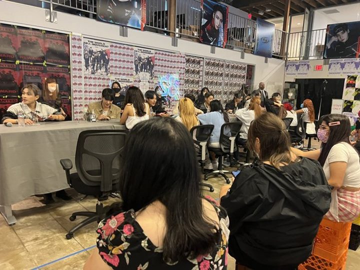 ATEEZ Bela-Belain Lakukan Ini Usai Fanmeeting Mendadak Tak Nyaman