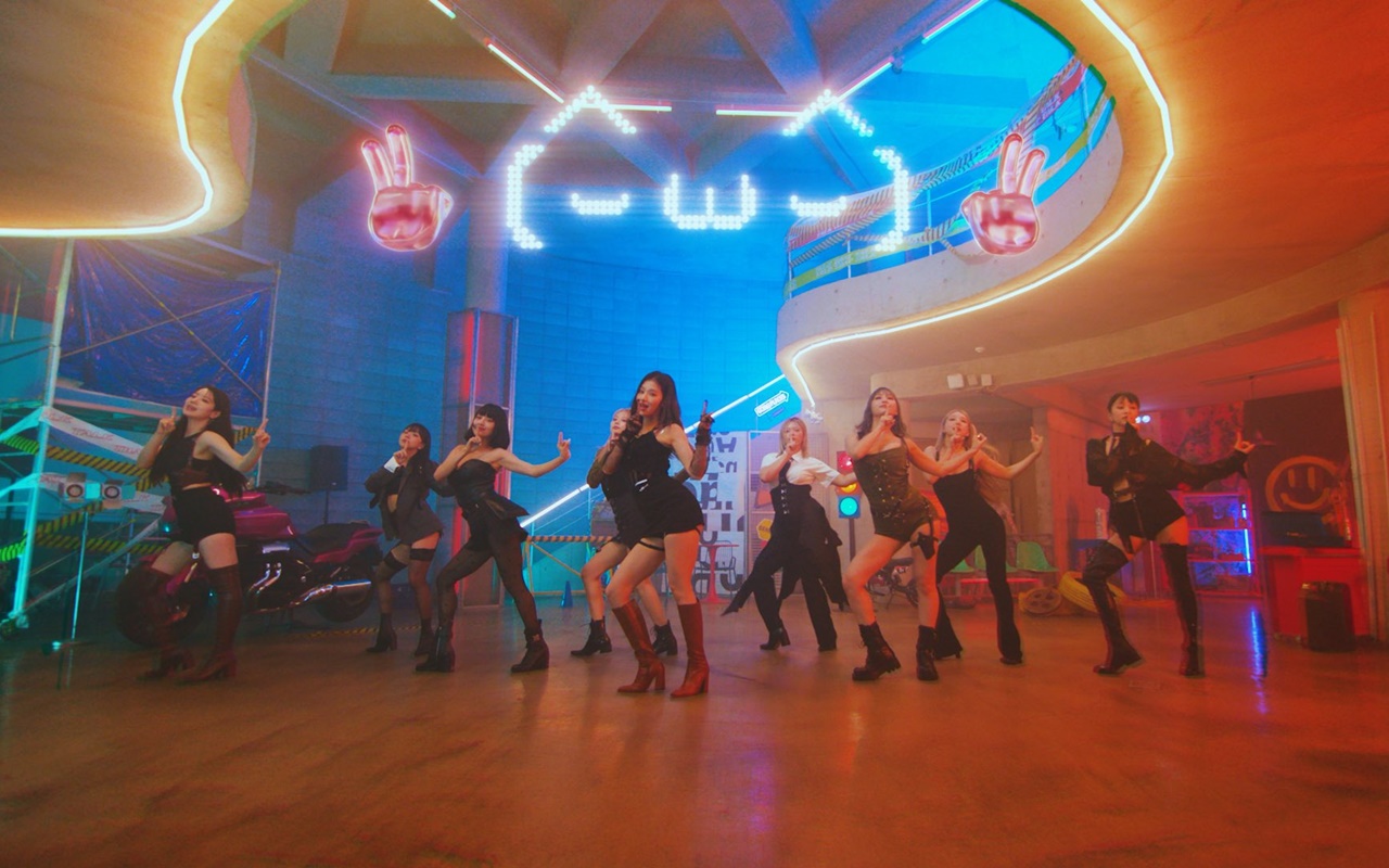 TWICE Rilis Teaser MV 'Talk That Talk', Member Ini Sukses Bikin Netizen Terpukau