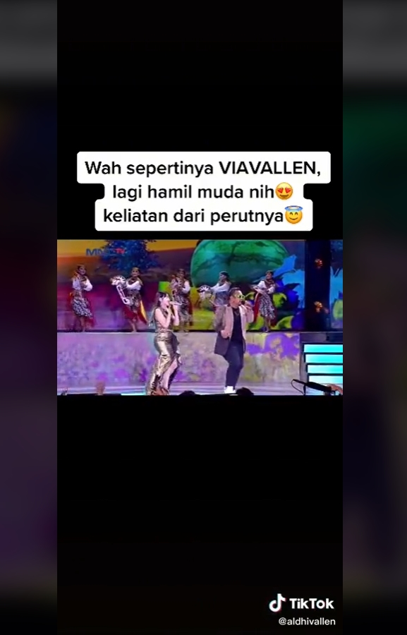 Perut Via Vallen Saat Nyanyi di Atas Panggung Disorot, Hamil?