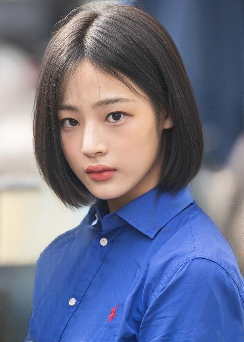 Fotonya Diedit Fans dengan Potongan Rambut Bob, Penampilan Fresh Minji NewJeans Tuai Sorotan