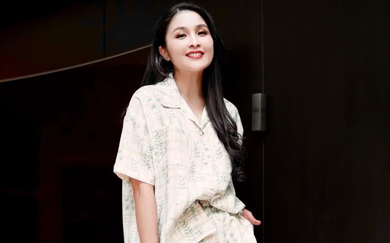 Penampilan Kece Sandra Dewi Tenteng Tas Rp155 Juta, Bagian Kaki Justru Bikin Salfok