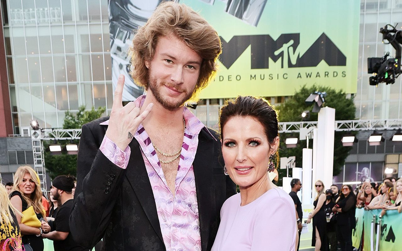 MTV VMA 2022: Ibu Addison Rae Debut Bareng Rapper Yung Gravy Pacar Baru Usai Ceraikan Suami