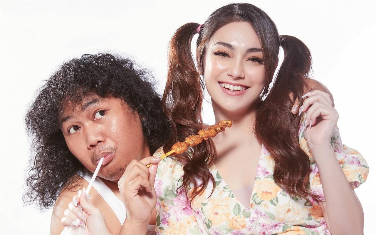 Susul Celine Evangelista, Marshel Widianto Pamer Pas Foto Background Biru: Biar Semua Percaya