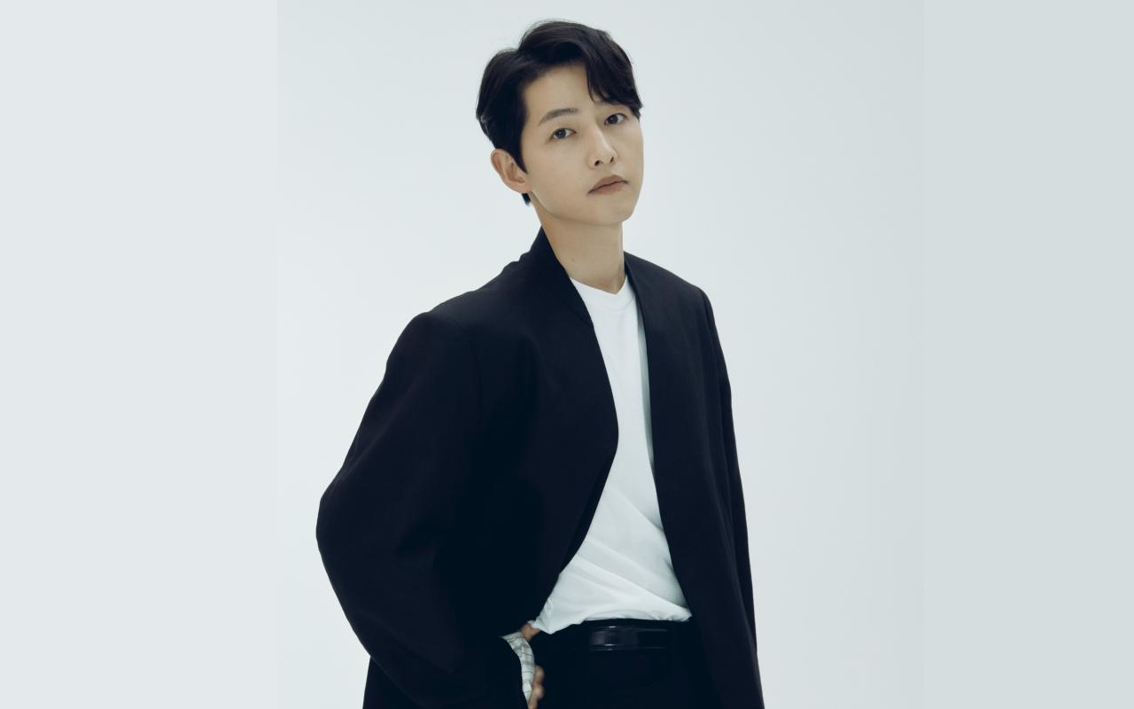 Uwu Banget, Song Joong Ki Datang ke Acara Wisuda Sang Adik Perempuan