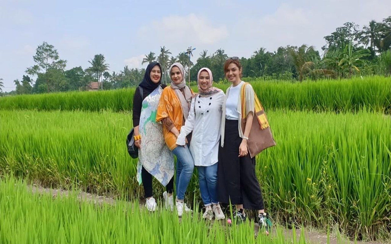 10 Potret Hangat Najwa Shihab Bersama Siblings: Ada Lunch Date Hingga Buat Surprise Uwu