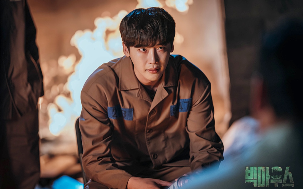 Mantan Sipir Kena Ospek, Lee Jong Suk Hadapi Kekejaman Sosok Ini di 'Big Mouth'