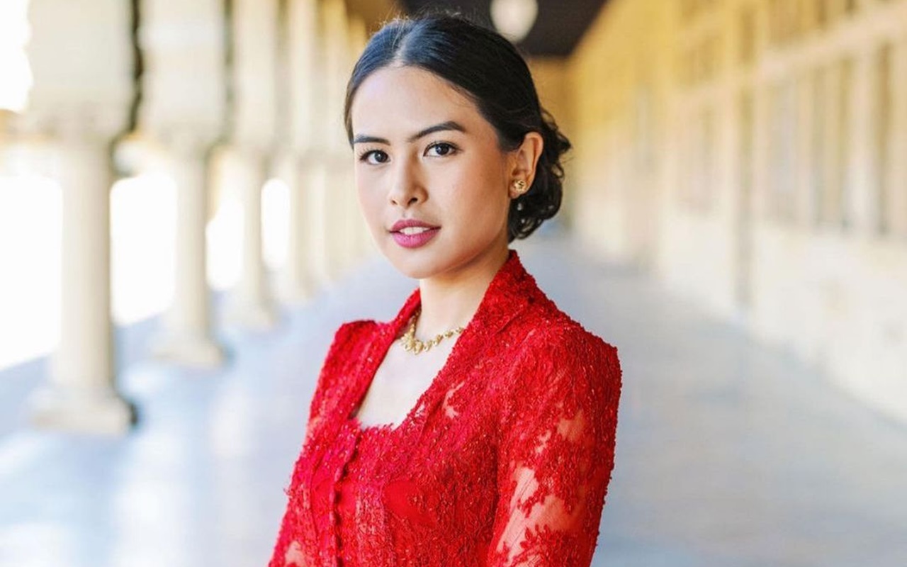 'Saingi' Pengantin, Maudy Ayunda Cantik Kenakan Dress Model Kemben Saat Jadi Bridesmaid