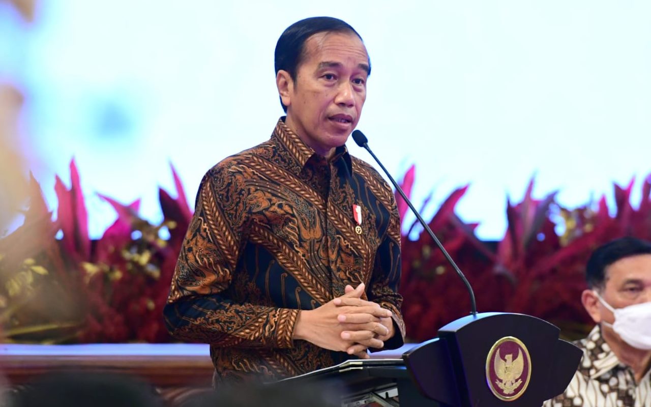 Jokowi Naikkan Harga BBM: Ekonom Beri Kritik Pedas, Pegawai SPBU Dapat Info 'Mendadak'