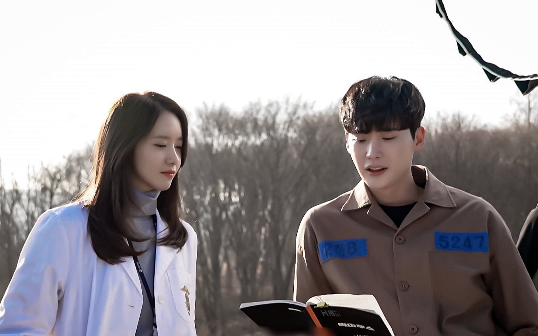 Sutradara Bongkar Perilaku Asli Lee Jong Suk Pada Yoona SNSD di Lokasi 'Big Mouth'
