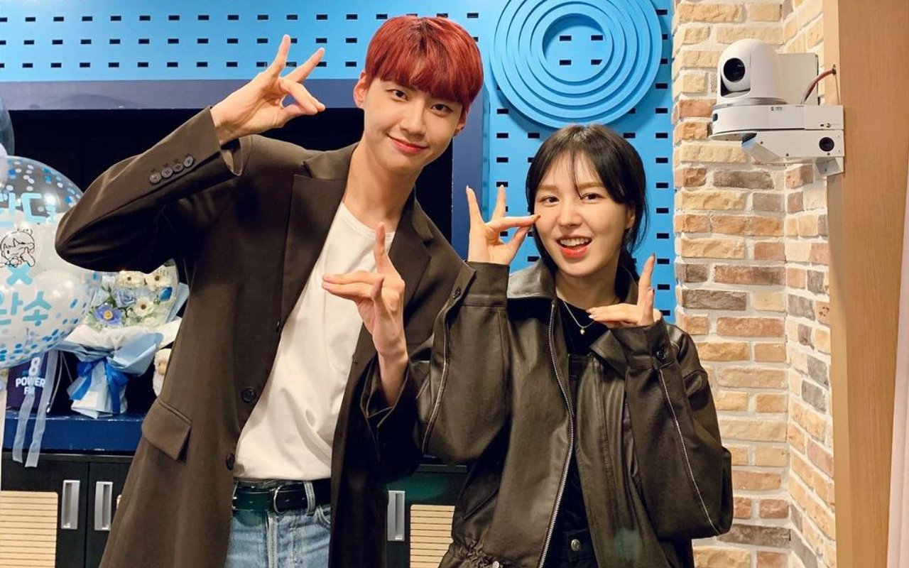 Jentikkan Jari Ke Wendy Red Velvet, 10 Potret Lee Jinhyuk Bestie Dengan Seleb Bukti Social Butterfly