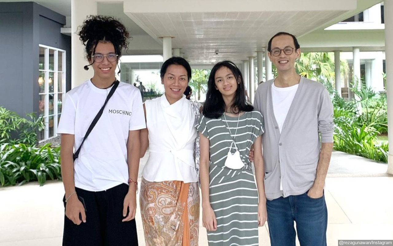 Suami Dewi Lestari Meninggal, Anak Sambung Sempat Tulis Pesan Haru Bak Firasat?