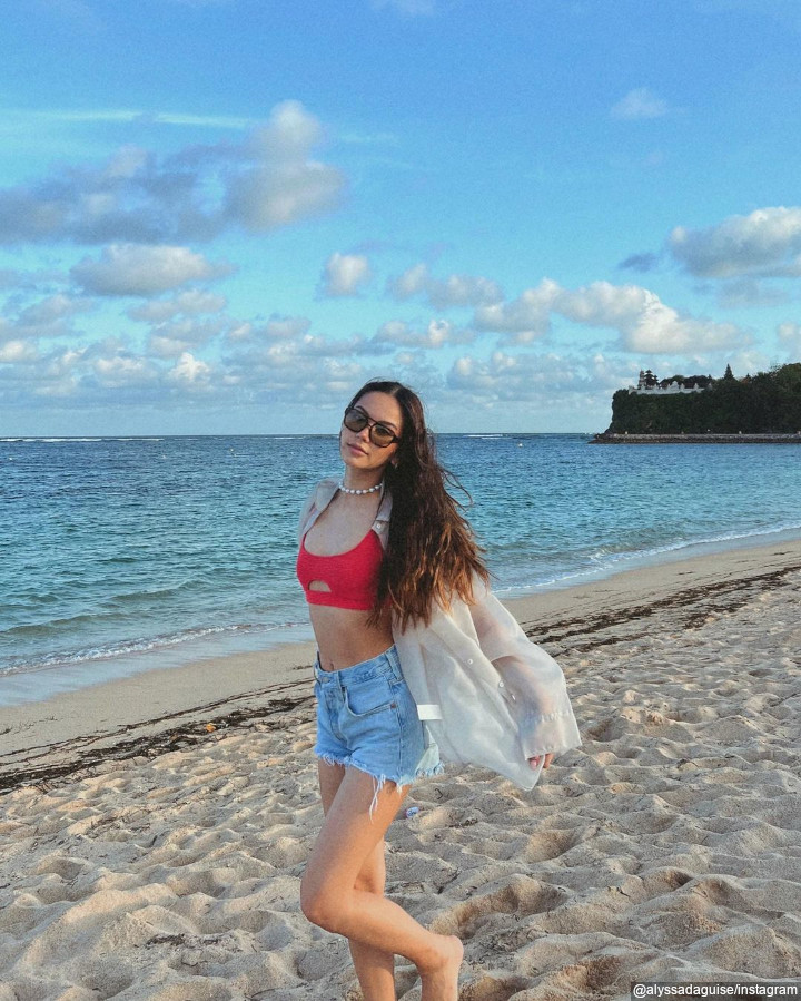 Bahagia Main di Pantai