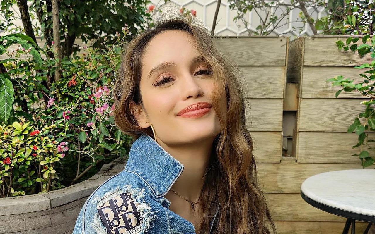 Cinta Laura Posting Foto di Bali, Visual Bak Barbie Hidup Curi Fokus