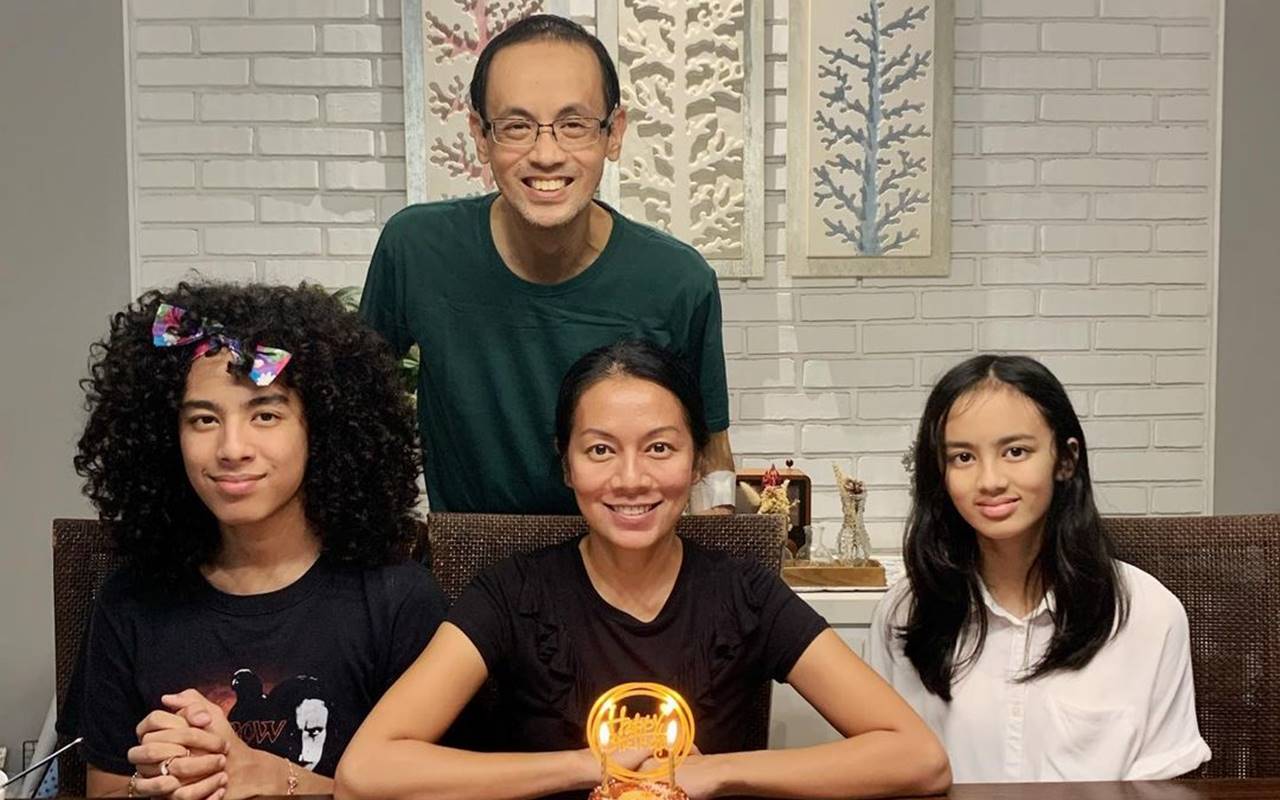 Putra Tampan Dewi Lestari Ungkap Janji Mulia Usai Reza Gunawan Ayah Tiri Meninggal