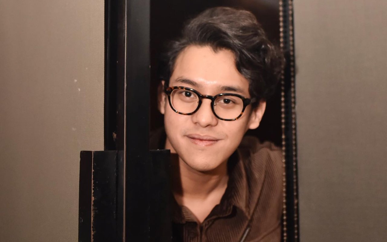 Ardhito Pramono Ungkap Gitarnya Rusak dan Sentil Maskapai Penerbangan Ini