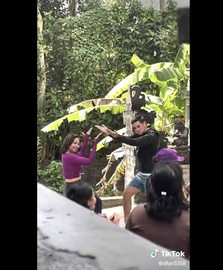 Video Andrew White Jadi Instruktur Senam Ibu-Ibu Viral, Begini Kehebohannya