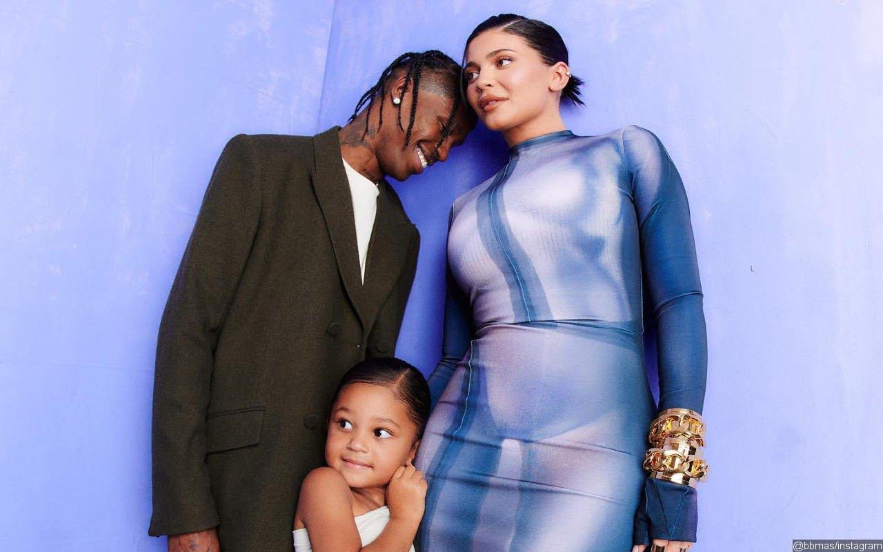 Terungkap Alasan Kylie Jenner dan Travis Scott Tak Kunjung Ungkap Nama Baru Anak Kedua
