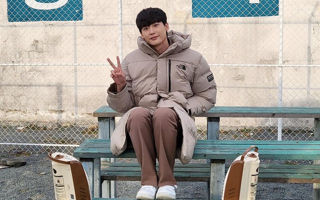 Lee Jong Suk Hampir Terluka Hadapi Ledakan Bom Asli di Lokasi Syuting 'Big Mouth'