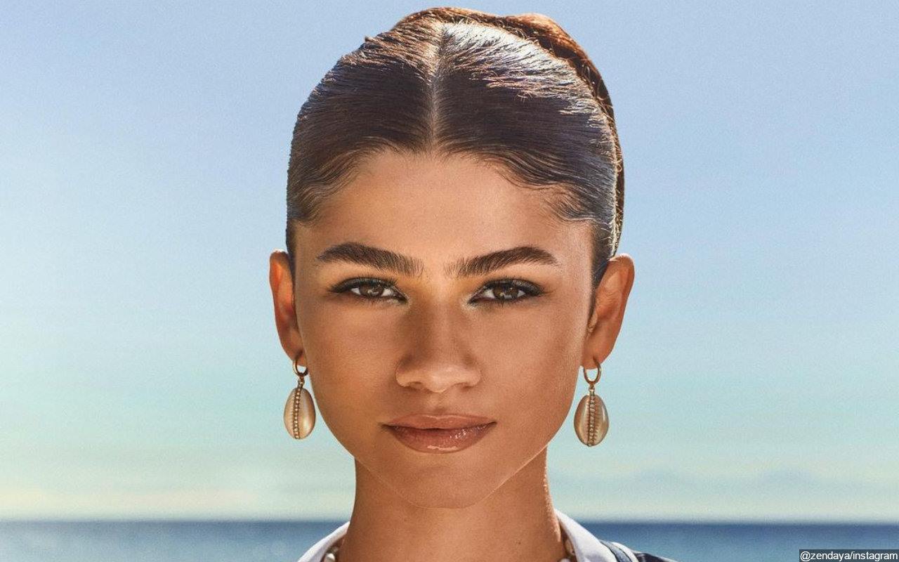 Zendaya Tampil Memukau Berbalut Dress Hitam Di Emmy Awards 2022, Nama Tom Holland Terseret