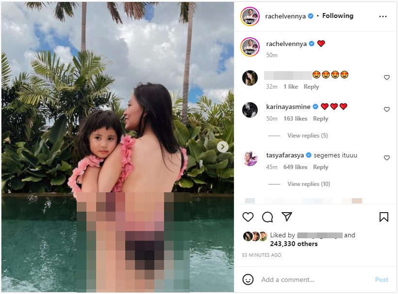 Tampil Berani, Rachel Vennya Pamer Pakai Swimsuit Kembar Bareng Anak Auto Dihujat?
