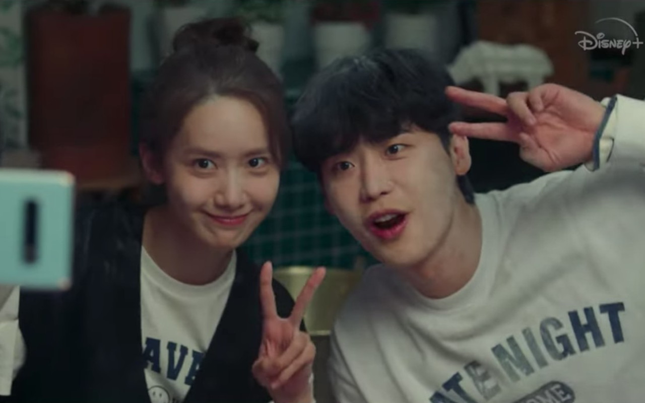 Lee Jong Suk Lakukan Hal Tak Terduga Usai Syuting Adegan Tarik Resleting Yoona di 'Big Mouth', Apa?