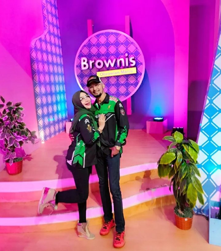 Romantis Hadiri 'Brownis'