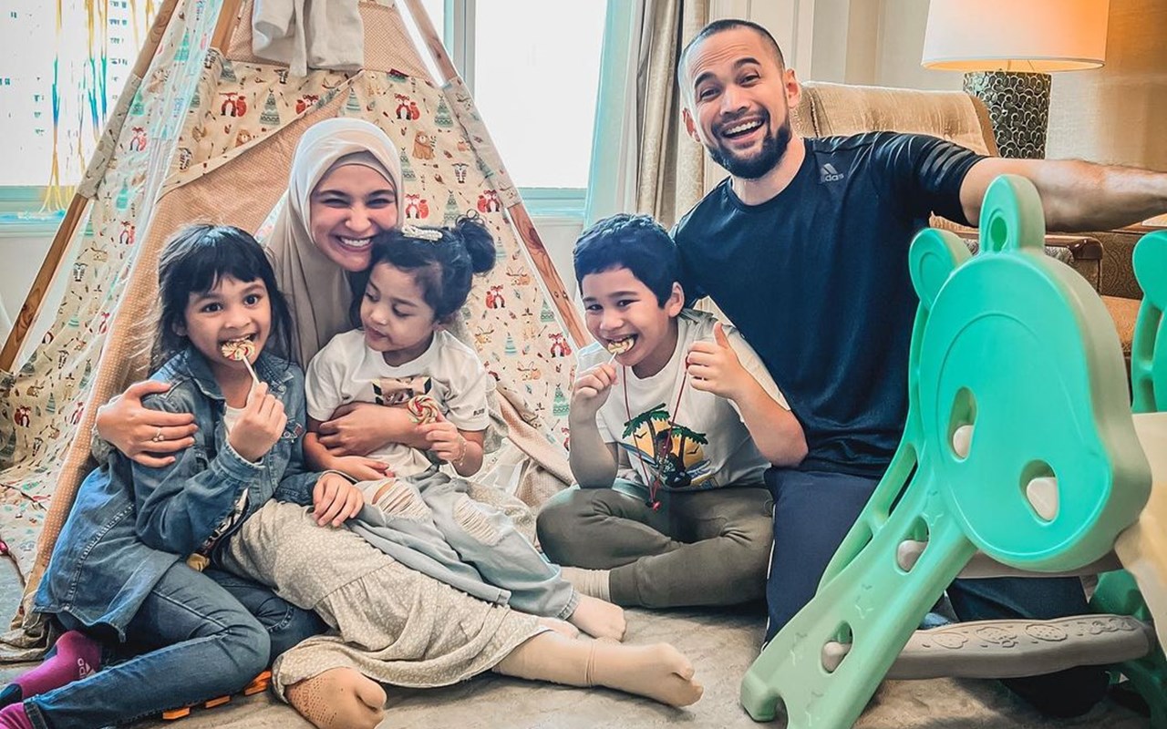 Bergaya Ala Timur Tengah, 11 Potret Rumah Shireen Sungkar-Teuku Wisnu Yang Super Luas