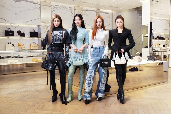 Givenchy Dikritik Gegara Dandani aespa dengan Paduan Pakaian Kurang Menarik Givenchy Dikritik Gegara Dandani aespa dengan Paduan Pakaian Kurang Menarik