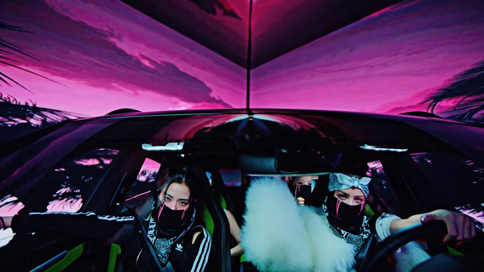 Adegan BLACKPINK naik mobil di MV \