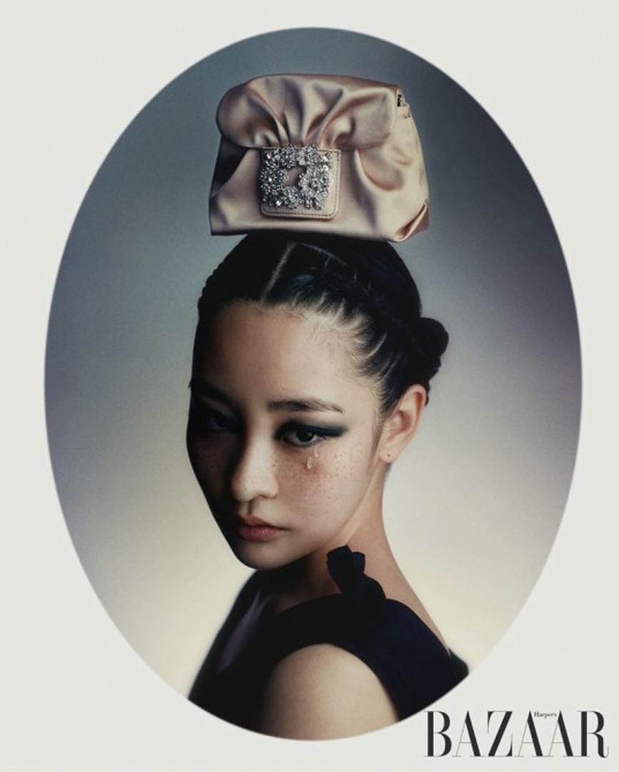 Tampil Artistik di Majalah Harper\'s Bazaar, Kim Min Ha Akui \'Pachinko\' Telah Mengubah Hidupnya