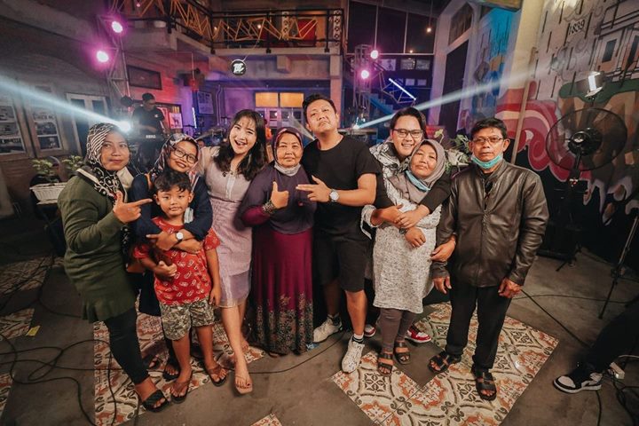 Momen Kunjungi Studio