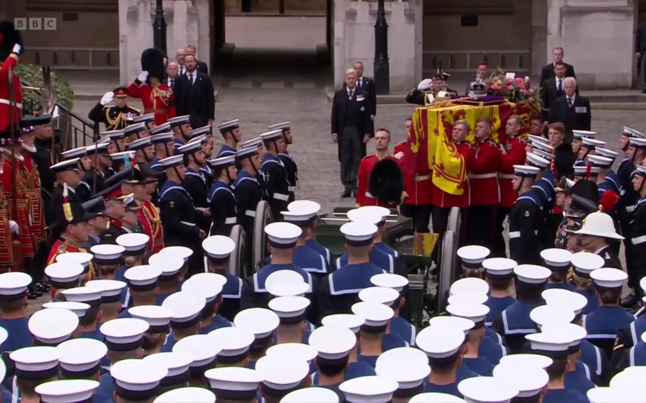 Raja Charles III Tiba Bersama Pangeran William, Prosesi Pemakaman Ratu Elizabeth II Dimulai