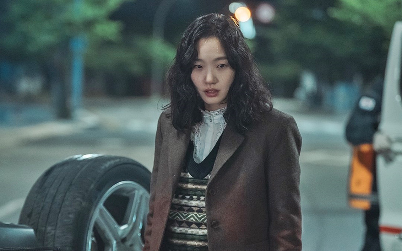 'Little Women' Bikin Syok Isyaratkan Kim Go Eun Bunuh Orang, Kerasukan Anggrek?
