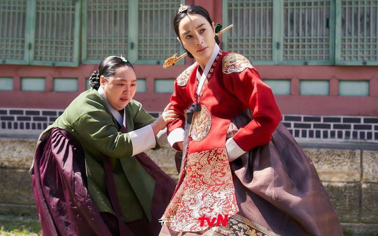 Belum Diumumkan, Kim Hye Soo Bocorkan 'The Queen's Umbrella' Tayang di Platform Streaming Ini