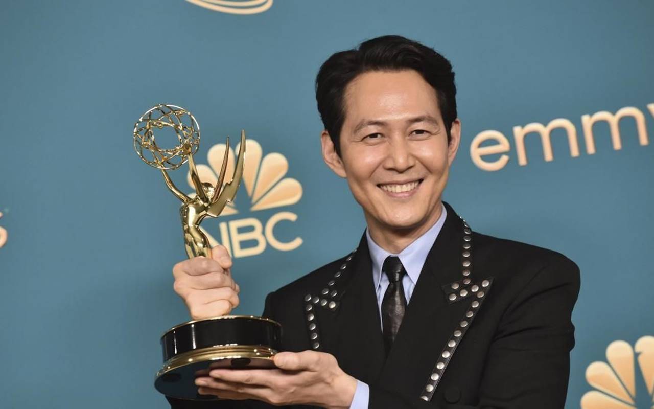 Lee Jung Jae Positif COVID-19 Setelah Raih Penghargaan di Emmy Award