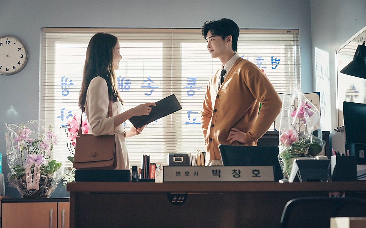 Lee Jong Suk Kena Tegur Karena Gak Perhatian Ke Yoona SNSD di Lokasi 'Big Mouth'