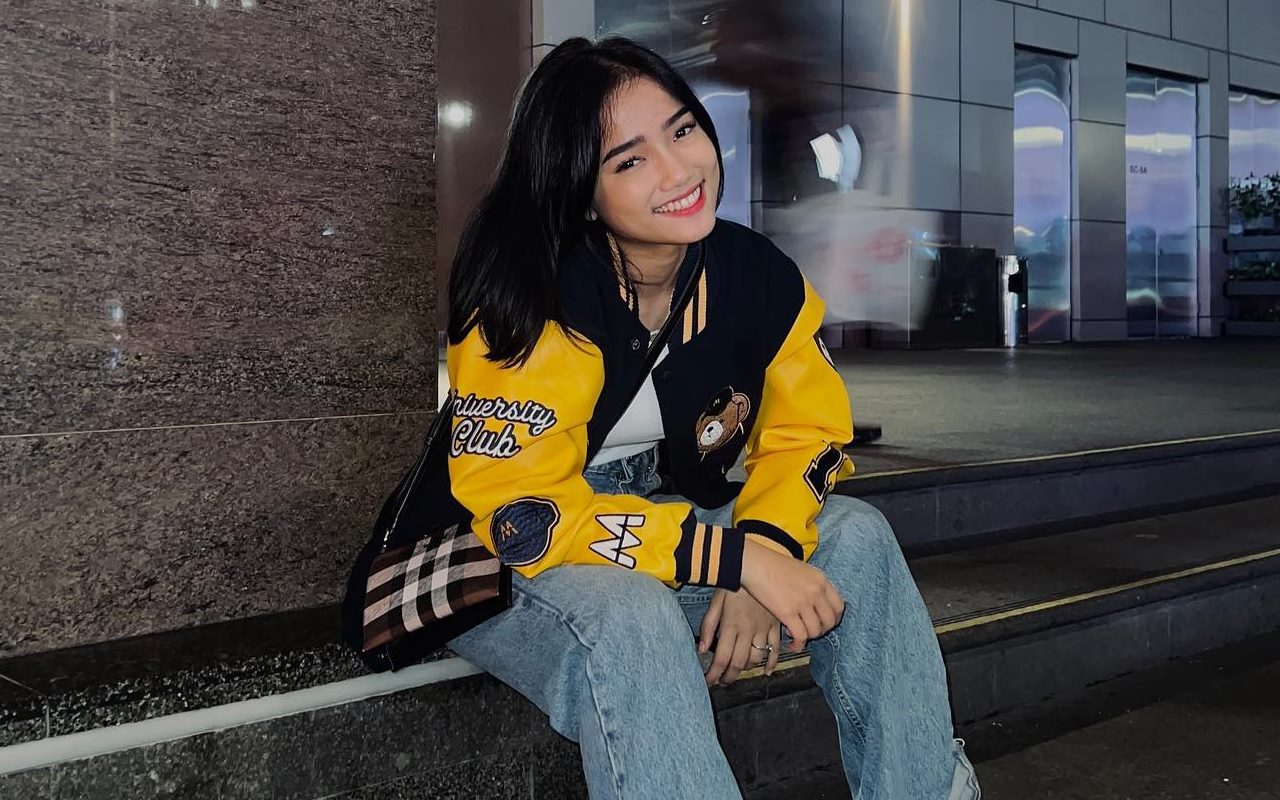 Foto Fuji Split Ala Cheerleader di Kolam Renang Viral, Tuai Reaksi Tak Terduga