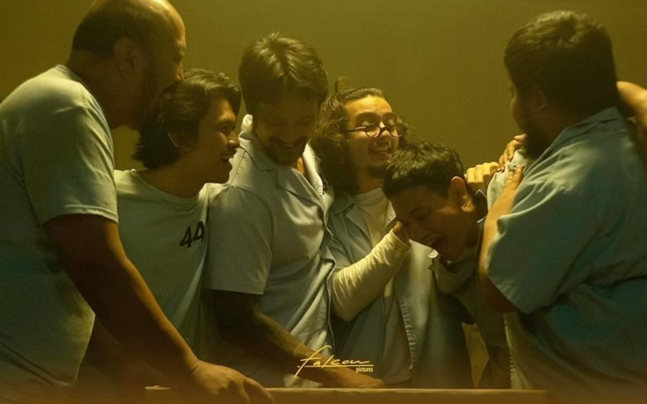 Pemain 'Miracle in Cell No. 7' Rayakan Capaian 3,5 Juta Penonton Bersama 2 Orang Spesial Ini