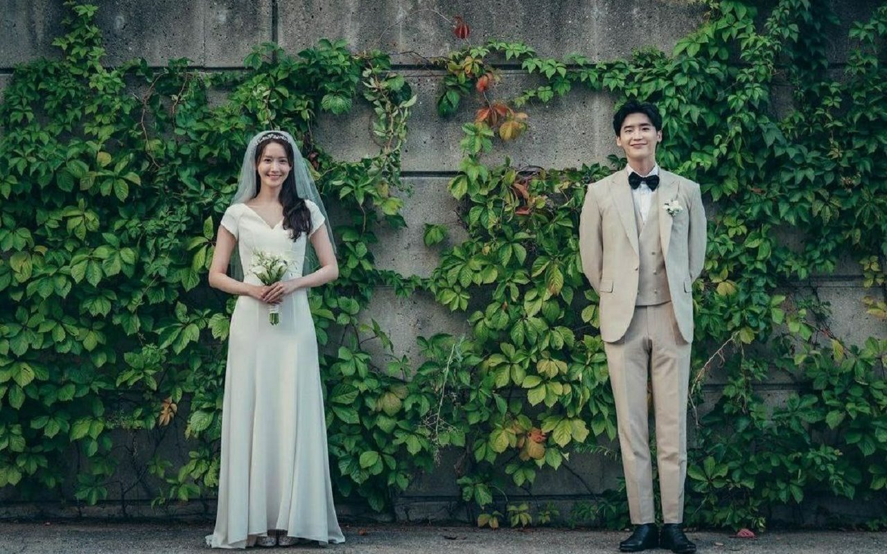 Beredar Foto Keluarga Bahagia Yoona SNSD dan Lee Jong Suk di 'Big Mouth', Ada Sosok Anak Kecil