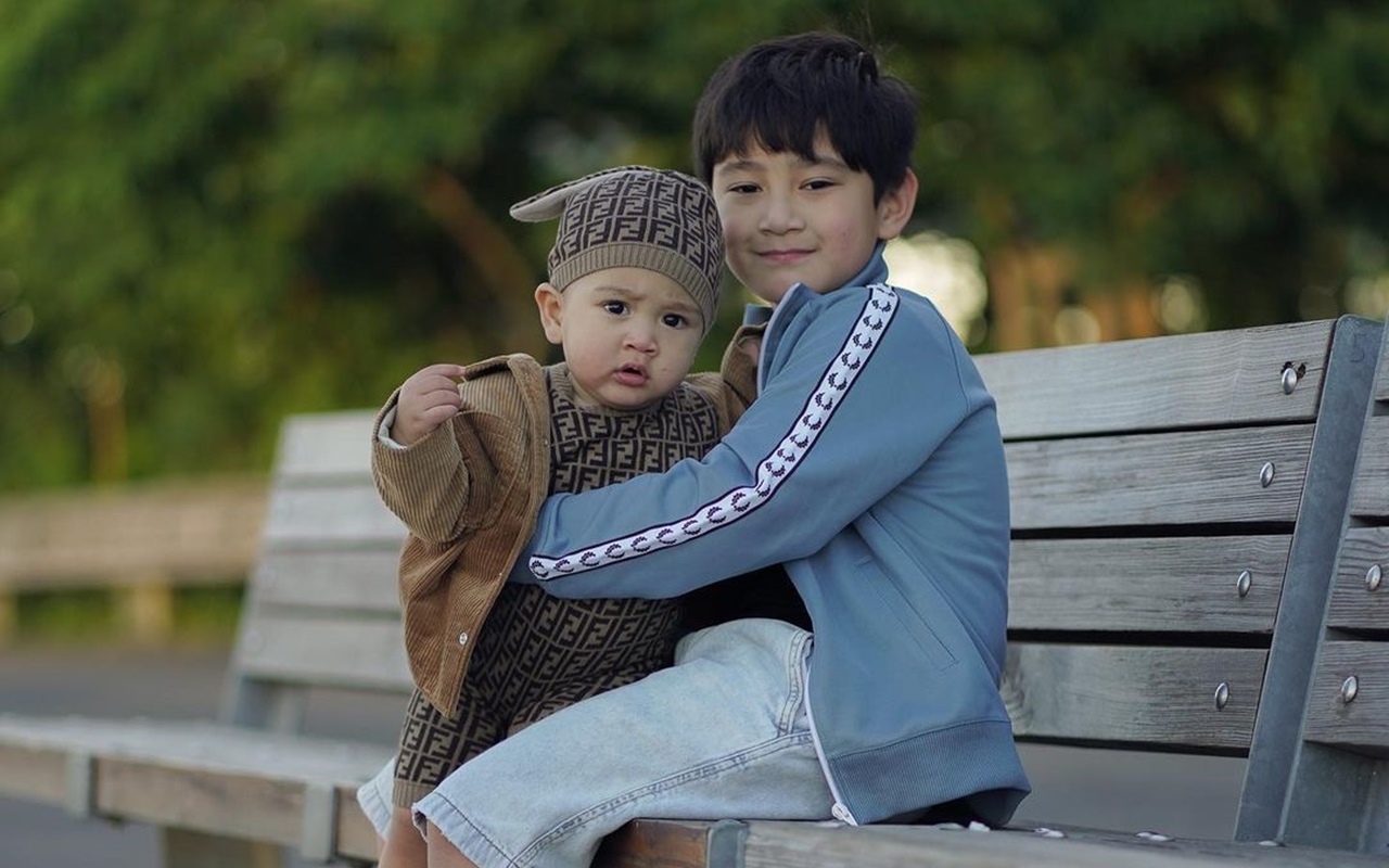 'Ngeborong Mal New York', Intip Keseruan Rafathar dan Cipung di AS dalam 8 Potret Ini