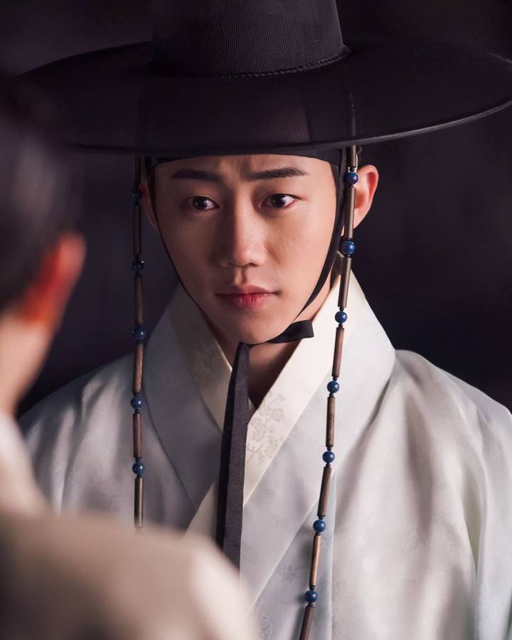 Penampilan dengan Hanbok