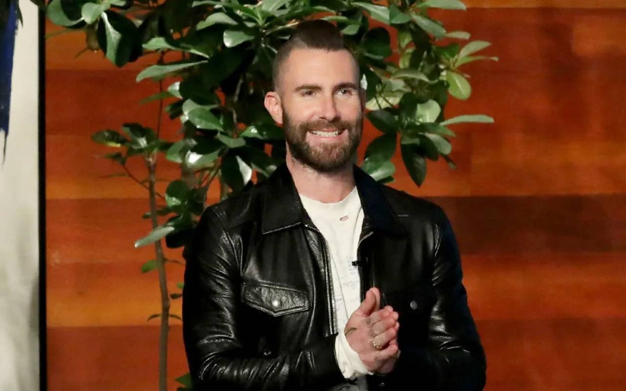 Giliran Guru Yoga Ngaku Juga Dapat Pesan Vulgar Dari Adam Levine Sampai Putus Dengan Pacar