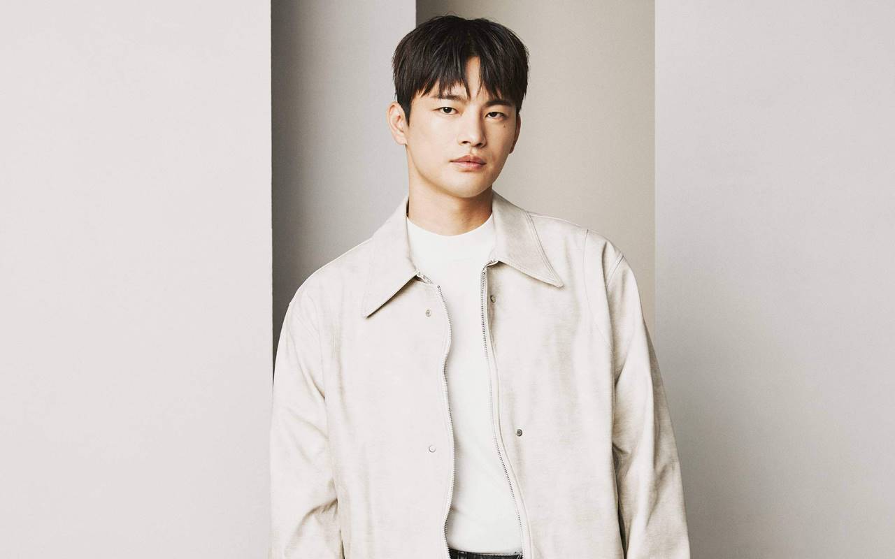 Bikin Gemas, Seo In Guk Pose Imut Kala Tampil Dengan Tato Palsu Seluruh Tubuh