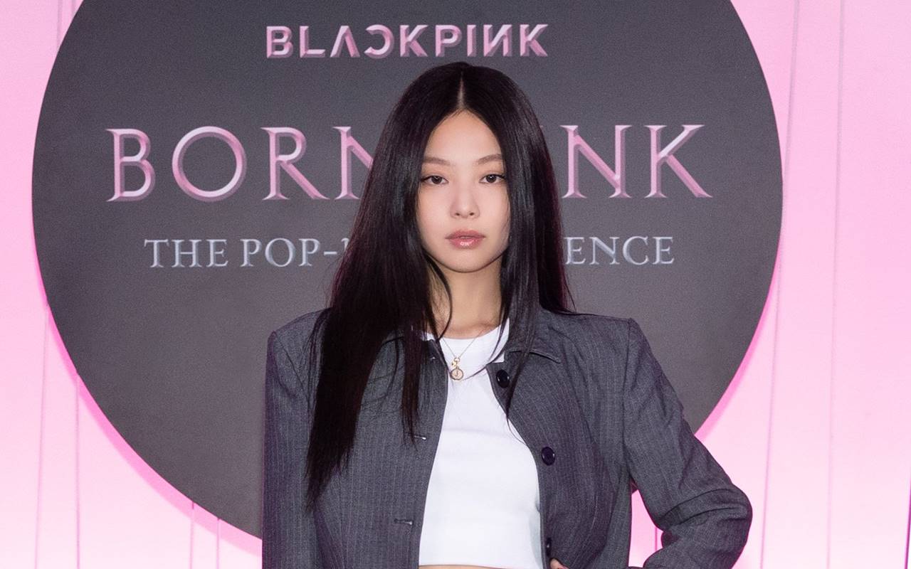 Jennie BLACKPINK Bikin Kantong Sampah Kelihatan Fashionable Bak Aksesori Mahal