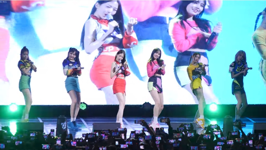IVE Bungkam Haters Perform Live di Festival Kampus, Member Ini Paling Dipuji