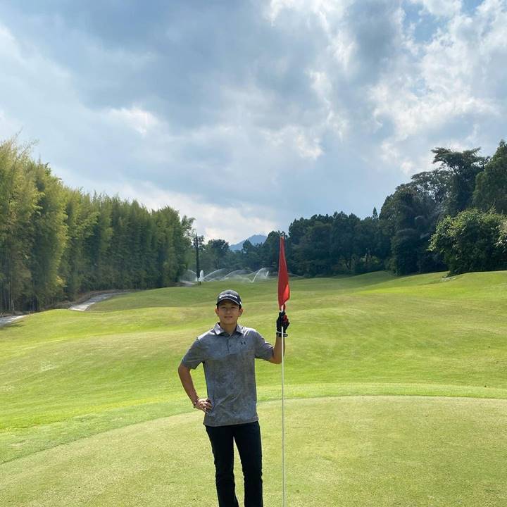 Gemar Bermain Golf